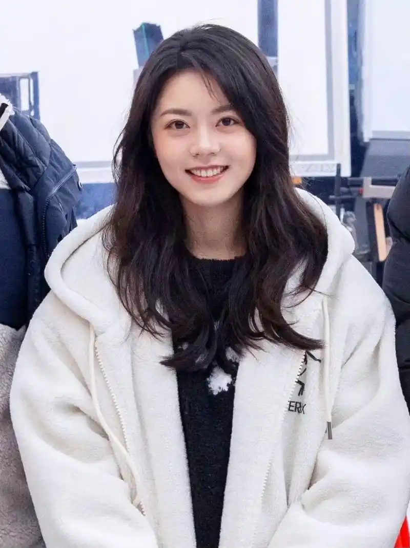 赵今麦的牙长得好整齐,怪不得笑起来这么好看#赵今麦