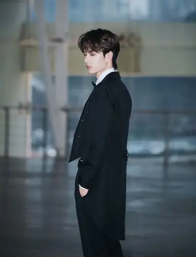 王一博西服小合集是优雅绅士的翩翩公子