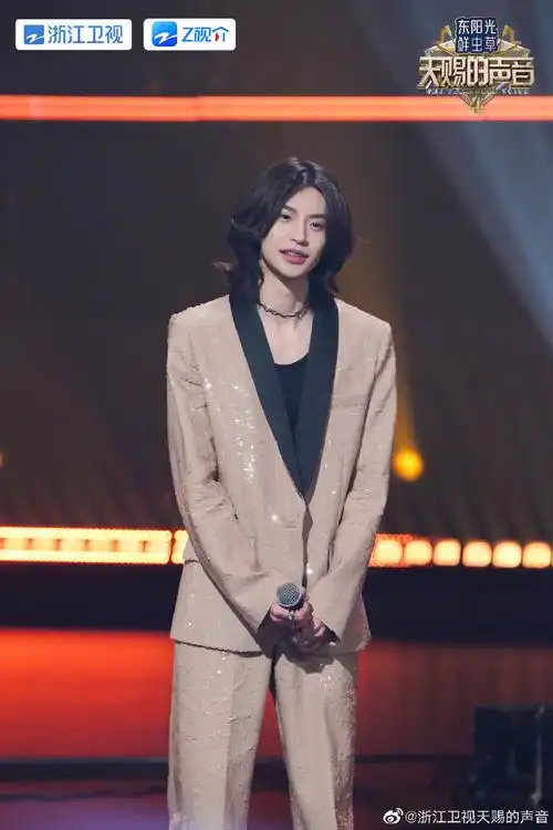 再来一起回味下@吉克隽逸@小鬼-王琳凯(按照姓名首字母排序)舞台上的