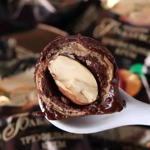 巧克力俄罗斯进口松露整颗杏仁夹心200g球送女友松露巧克力