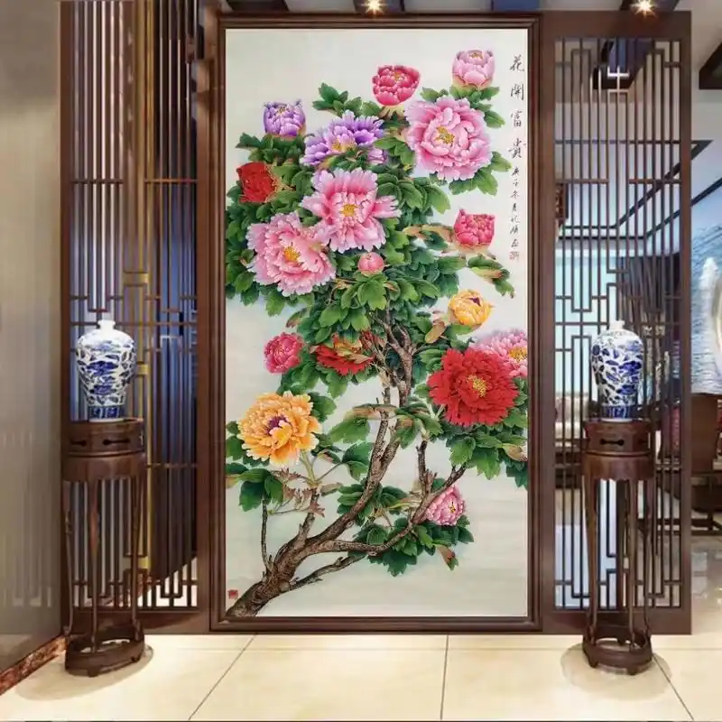 《花开富贵》,作品共有八花九蕾,牡丹八朵意味昌盛高贵,九蕾意味,长久