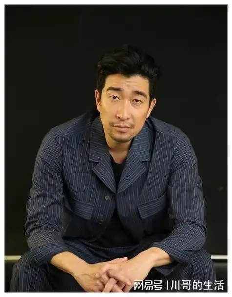 同样演"法官",把王千源,靳东高伟光放在一起看,差距就出来了|朱亚文