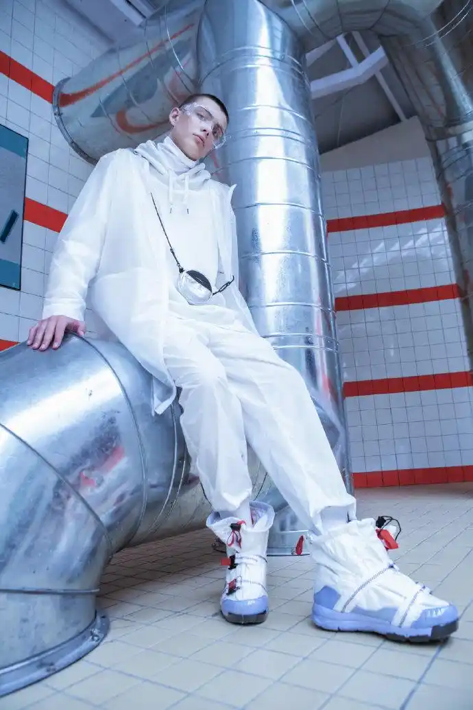 comback品牌以首次载人宇宙飞行实现人类进入太照庖