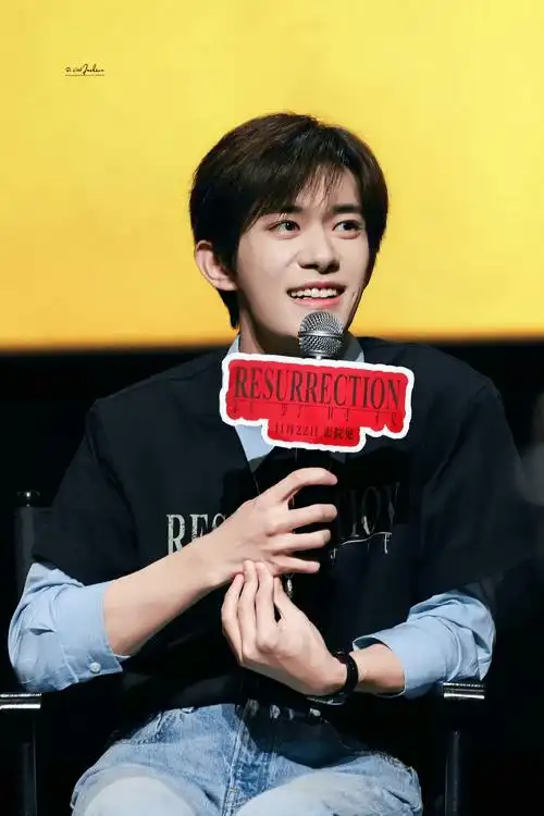 易烊千玺为了当好演员,选择在巅峰期减少曝光,坚决地跳出舒适圈