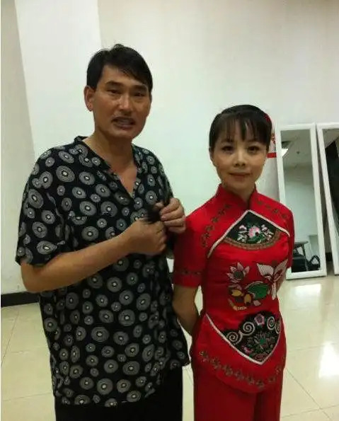 王二妮近照:农村姑娘逆袭成时尚女神还做大官,生活奢华直追赵薇