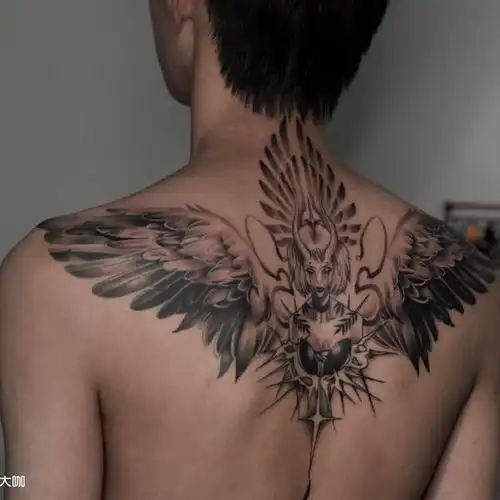 后背天使恶魔分了两次完成✅ _纹身吧社区 - 纹身大咖
