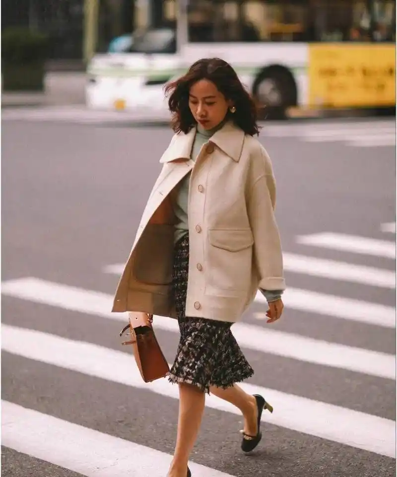 小个子女生秋冬大衣怎么穿?照着时尚博主大衣穿搭,显高又时髦