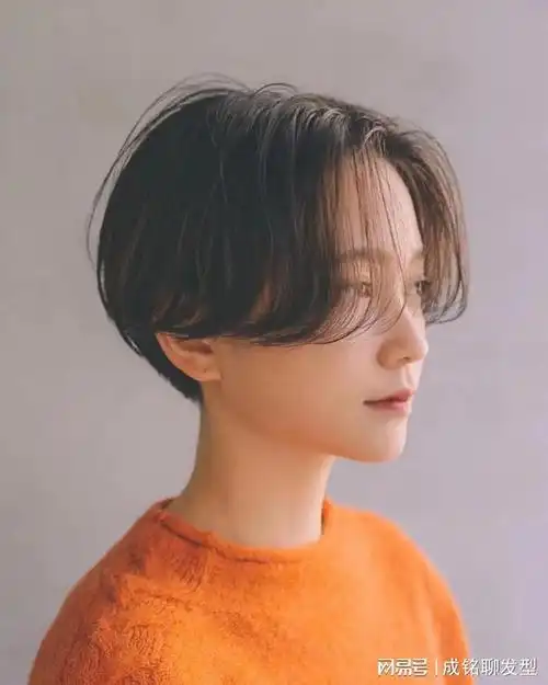 十款看一眼就爱上的短发发型,清新时尚显脸小,可甜可盐又显气质|碎发