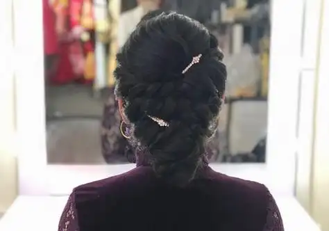 妈妈后梳礼服盘发发型