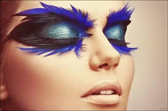 羽毛设计的夸张美.更多彩妆用品:http://t.cn/zjzkusy