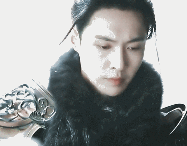 张艺兴帅气眼神霸气gif动图_动态图_表情包下载_soogif