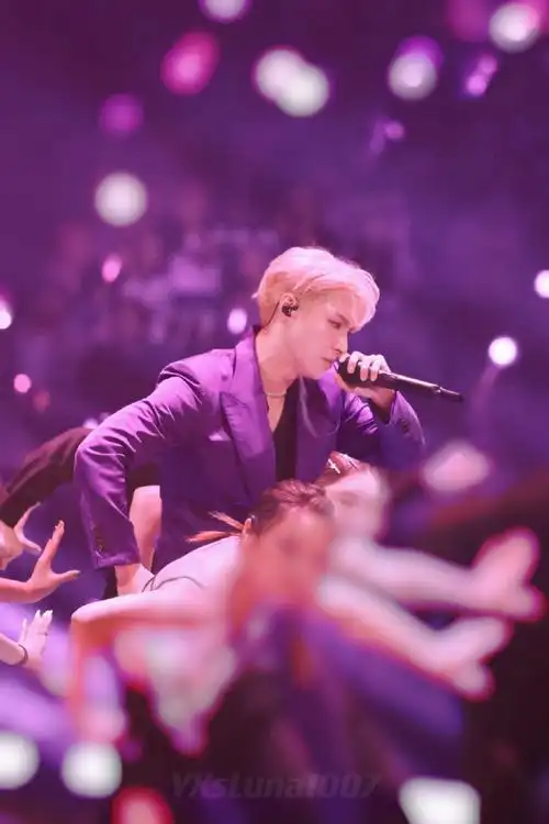 航海无远弗届巡回演唱会#231104 大航海南京场紫色真的好衬他@张艺兴