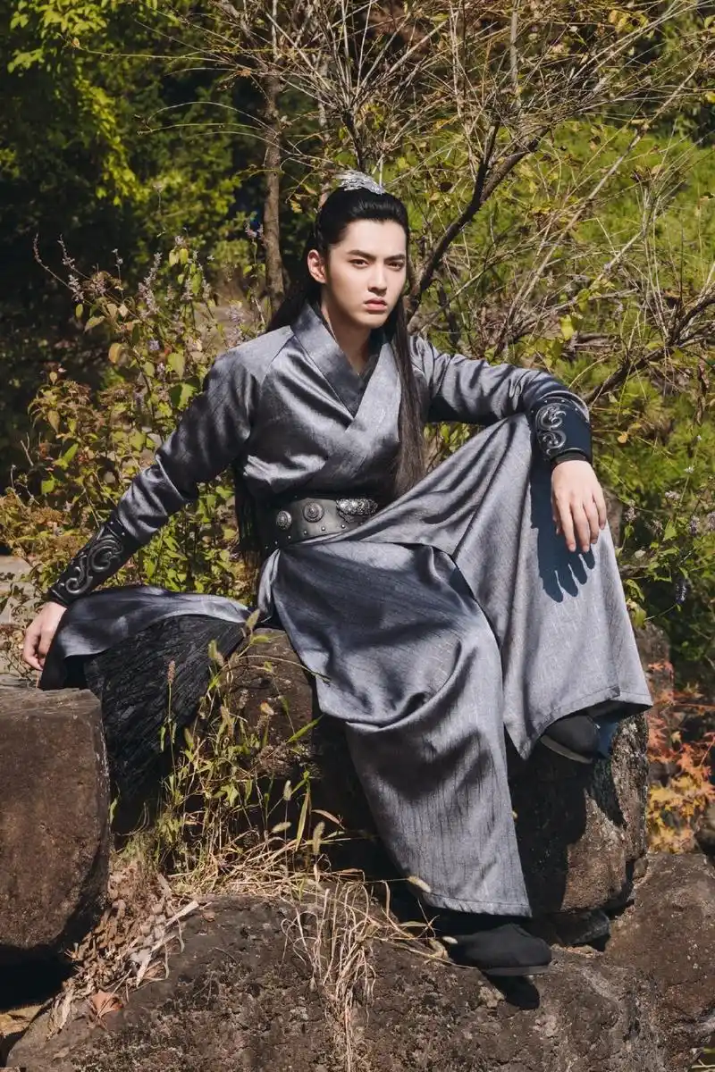 吴亦凡古装造型,果然,帅的人可以hold每一个造型啊.