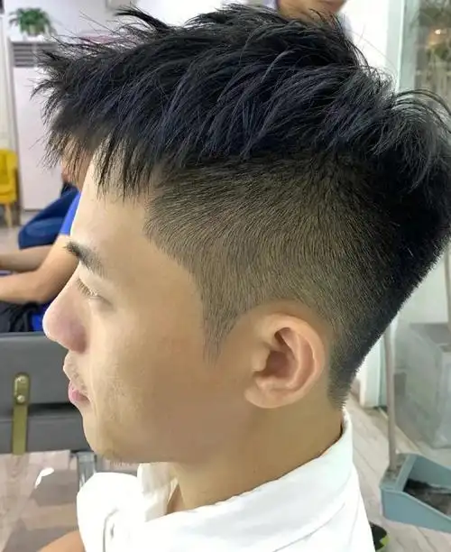 碎盖飞机头,适合夏天的一款超短发,干净清爽整洁,给人一种阳光帅气的