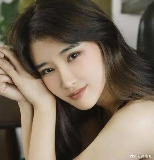 演员奚望:在继父刘之冰支持下离婚,带着女儿的她,现在怎样了?