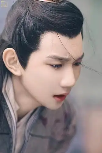 哭的令人心碎,王源太会了,你们喜欢哪个修图?