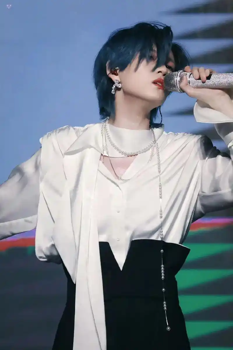 陆柯燃 #livehouse #舞台 #巡演 #绝美 @d - 抖音