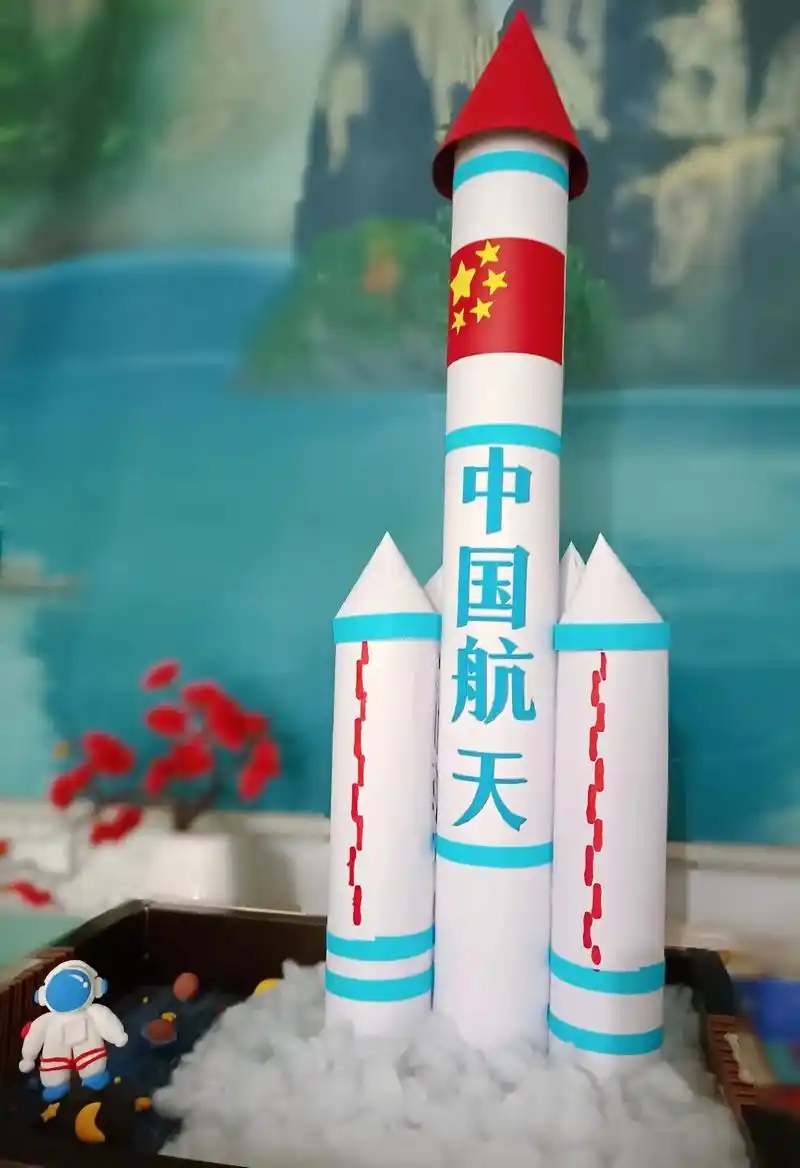 历时六个小时,用废纸筒,矿泉水瓶做个神舟火箭,为祖国加油,愿 - 抖音