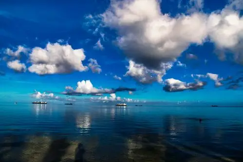 深蓝色的太平洋