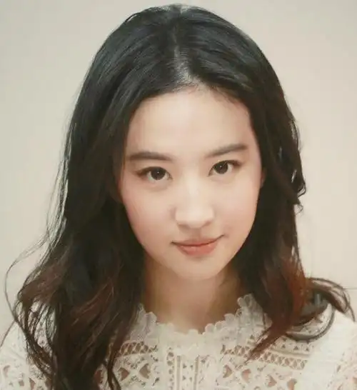 刘亦菲自曝素颜戴眼镜很丑粉丝甩出几张旧照网友你想多了