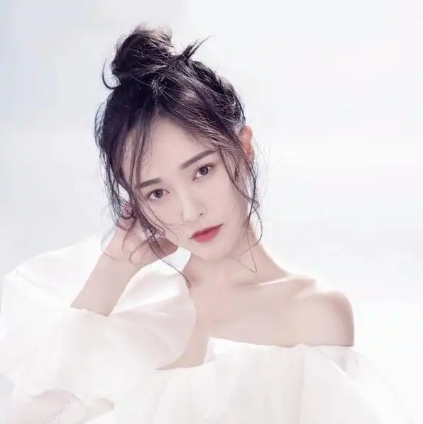 40岁孙俪近照:红西装短裤,展现时尚魅力,健康养生不是过度追求 作为一