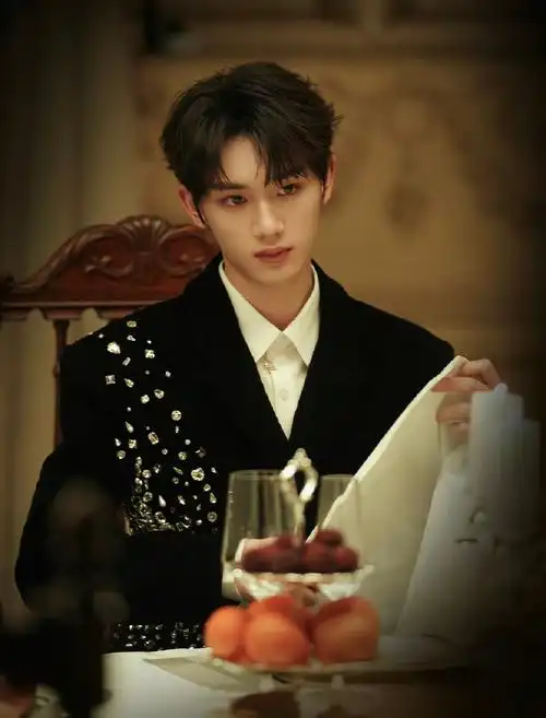 马嘉祺丁程鑫敖子逸兄弟装##时代少年团群宴海报