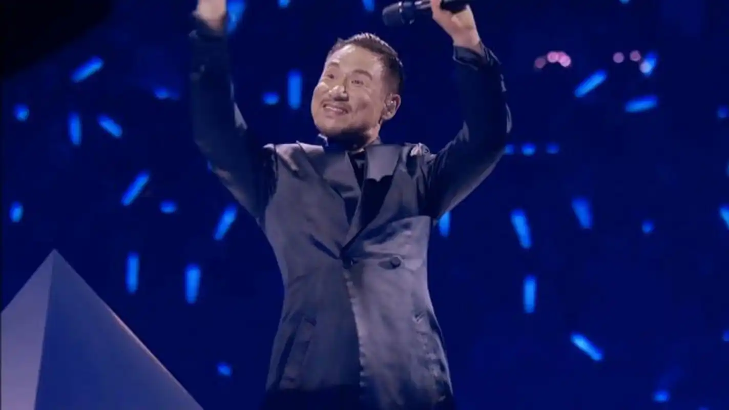 张学友在马来西亚举办演唱会时突然跌倒,让观众们非常担忧,不过他透露