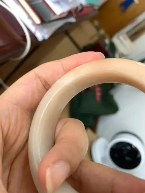 在海鲜市场上收的,当时那个宝有说明是石纹但现在拿上手感觉纹挺明显