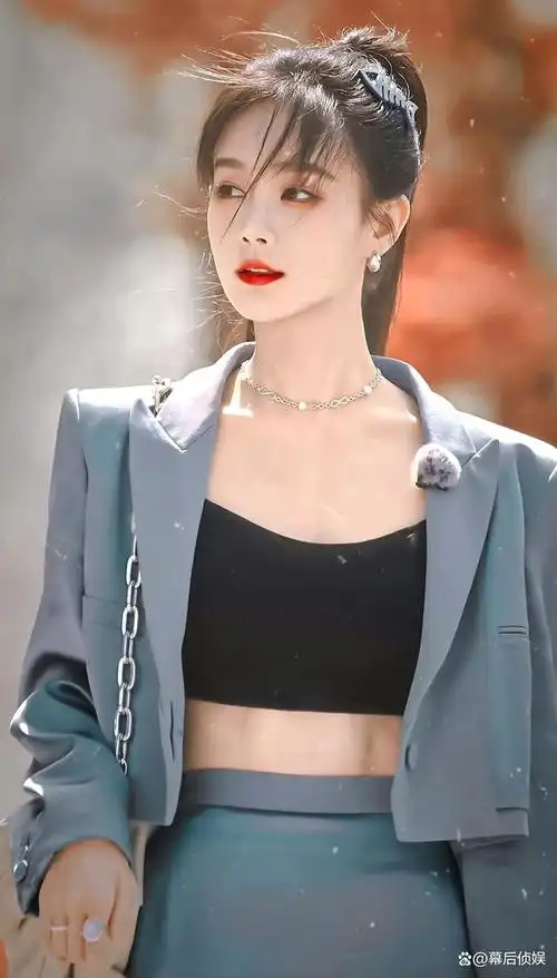 今有李一桐"晒"火辣美照,马甲线凸显腹肌线条感,尽显御姐风范