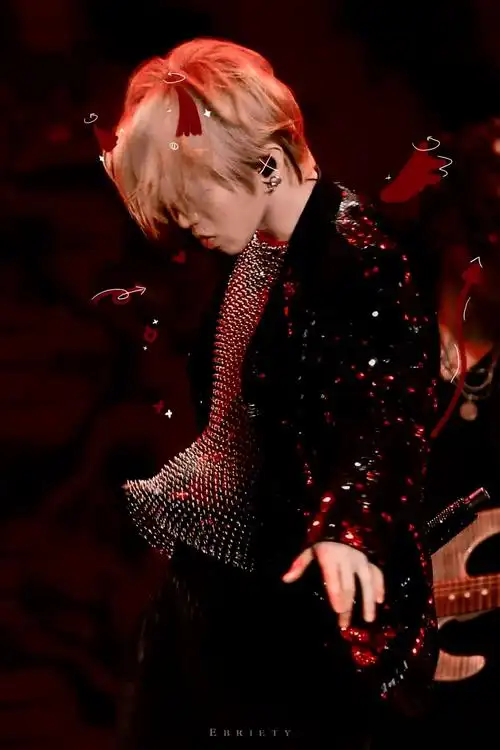 蔡徐坤 金发 醉酒小恶魔