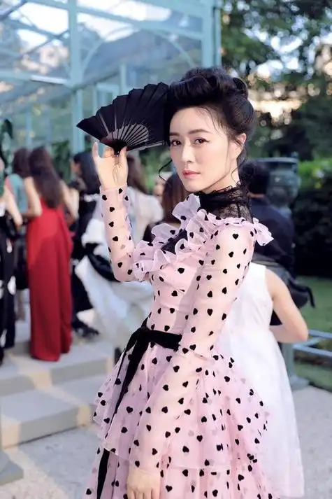 回顾田海蓉:丧母又丧夫,父亲瘫痪女儿年幼,凭一己之力扛起重担