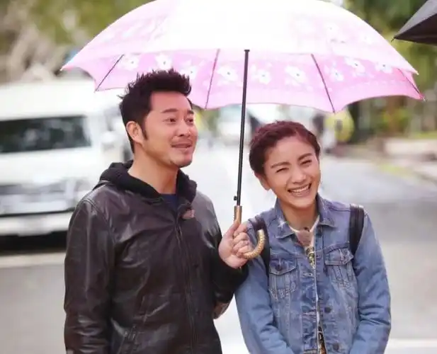 沙溢霸气逼婚胡可,因戏生情的姐弟恋,如今升级四口之家生活羡煞旁人!