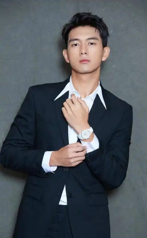 影视明星李现写真合集:优质现男友,帅气迷人!