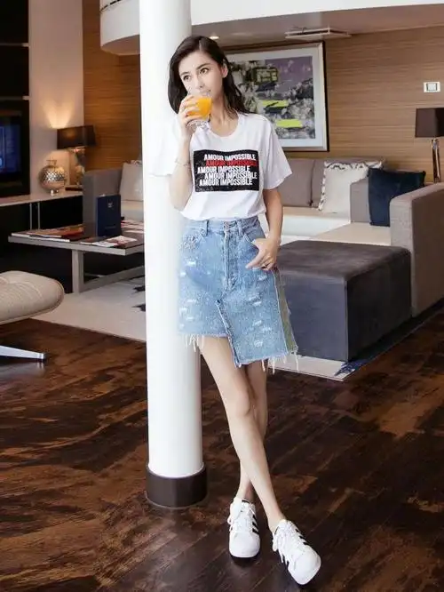 缤纷夏日如何闪耀全场不如看看女明星们都是怎么穿搭