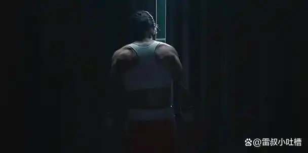 据演员袁弘在微博上透漏,贾玲在巅峰时期体脂率已经逼近10%,还有健身