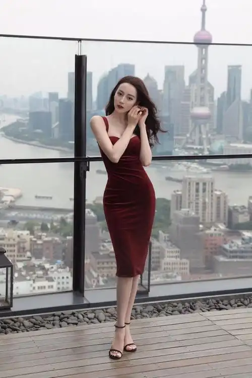 好家伙,热巴皮带扣最后一格还这么松,这才是"小腰精"