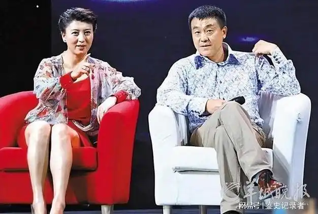 全部交由妻子打理.李海洋则全力相夫教子,操持家务,让何冰专心工作.