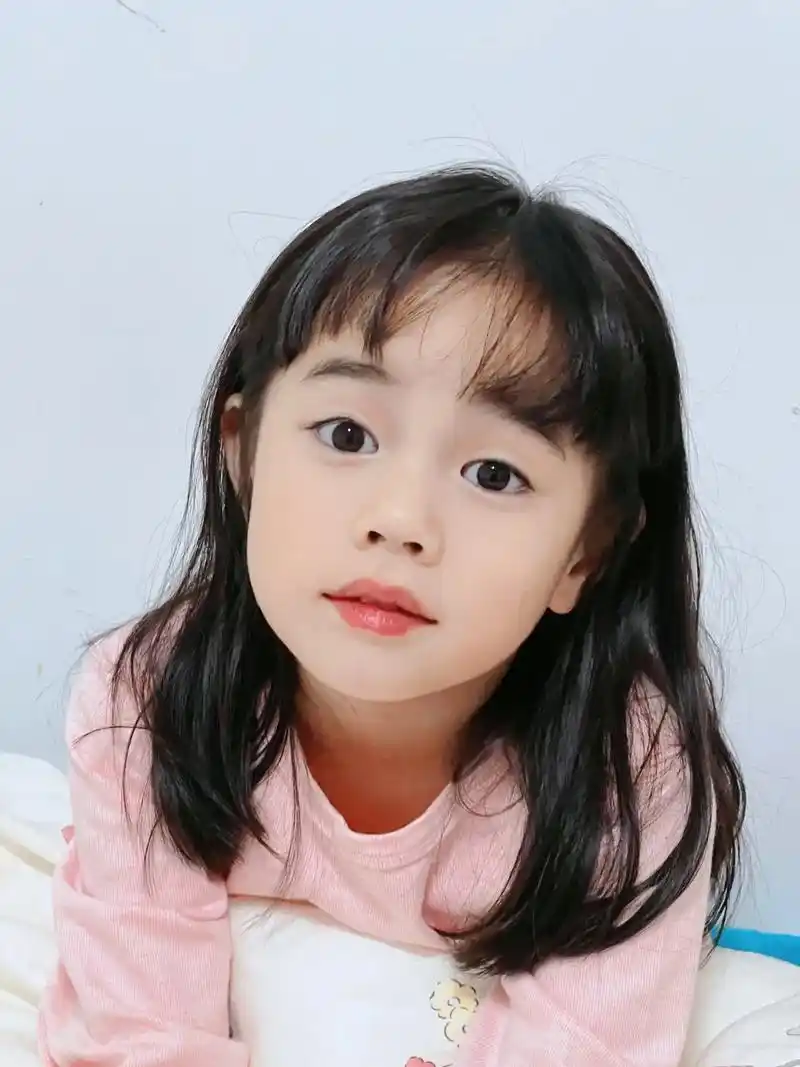 可可爱爱豆豆妹妹#骗你生女儿 #超有镜头感的小女孩 #大眼萌 - 抖音