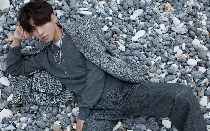 王俊凯超帅时尚高清桌面壁纸