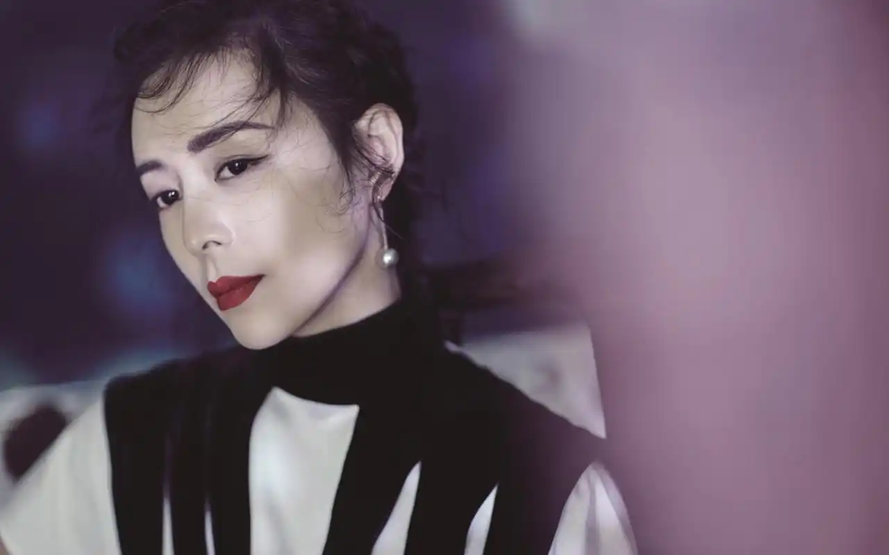 张静初冷艳魅力时尚写真图片桌面壁纸