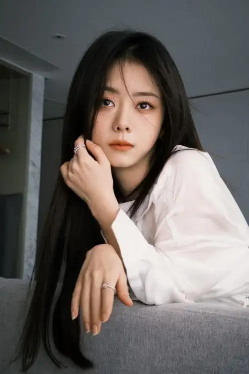 掉落一组昨日的幕后记录93两小姐@谭松韵seven向大家say晚安啦