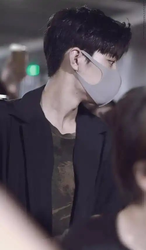 肖战的喉结合集:上下滚动的喉结会说话,简直荷尔蒙爆棚_高挺_鼻梁