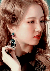 gif:刘些宁.抱图看简介.