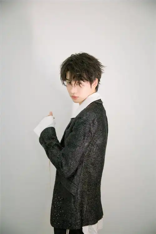 连淮伟获最具潜力男歌手高燃舞台输出帅气唱跳实力