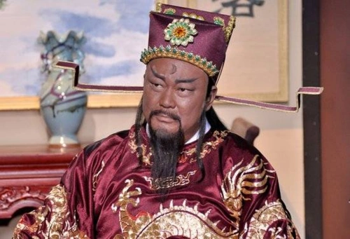 《包青天之开封奇案》饰演包拯的是谁?