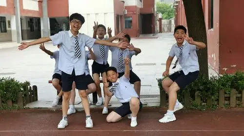 6.19梅岭小学六(12)班合影留念