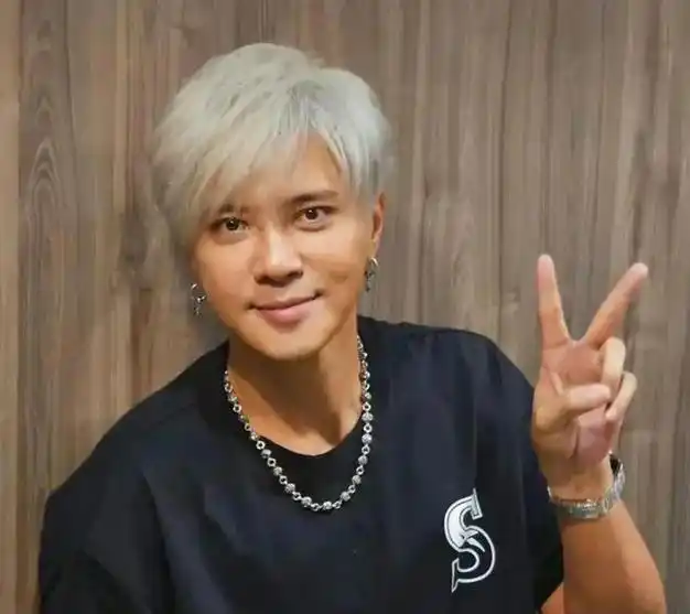 10月10日,罗志祥模样变化真大呀!