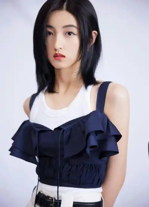 张子枫时尚合集:俏丽可爱,青春活力