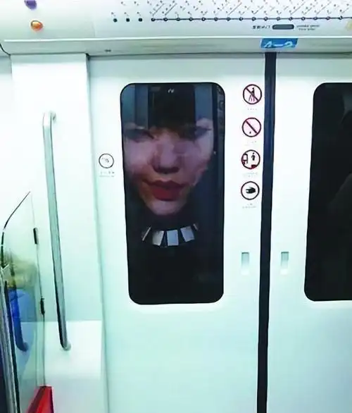 可是啊,吴莫愁红了那么两三年之后,就慢慢没啥消息了,不怎么出现在