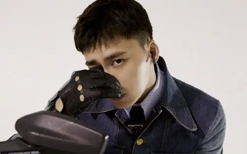 李易峰酷帅有型写真桌面壁纸